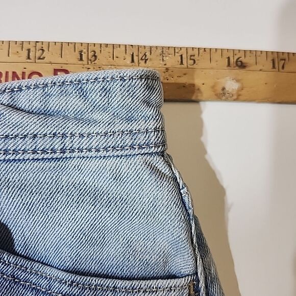Hollister Jean Shorts Size 5 W27 Button Fly High Rise Mom Short Distressed Denim - Picture 4 of 7